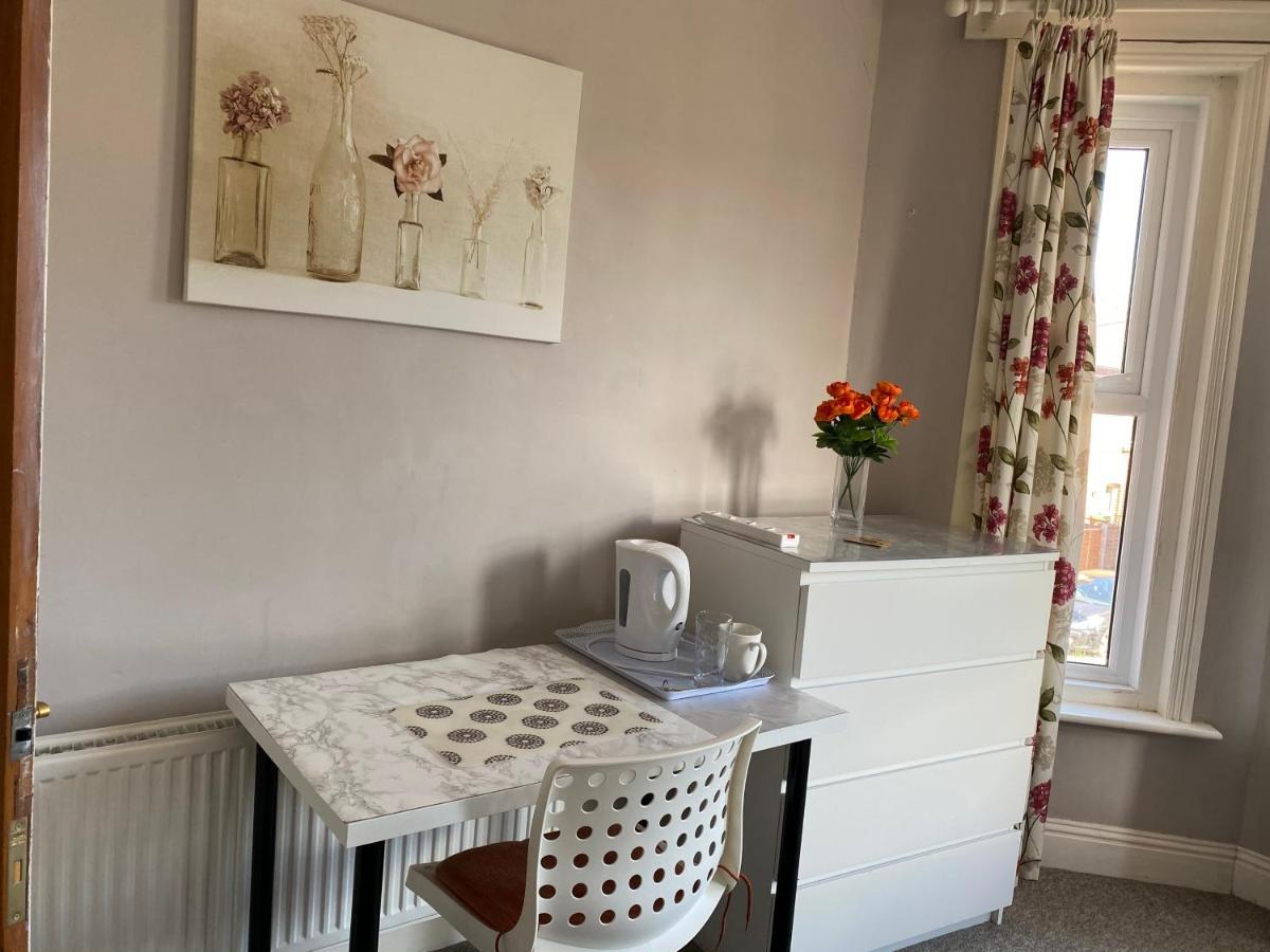 Charminster Homestay Bournemouth Esterno foto