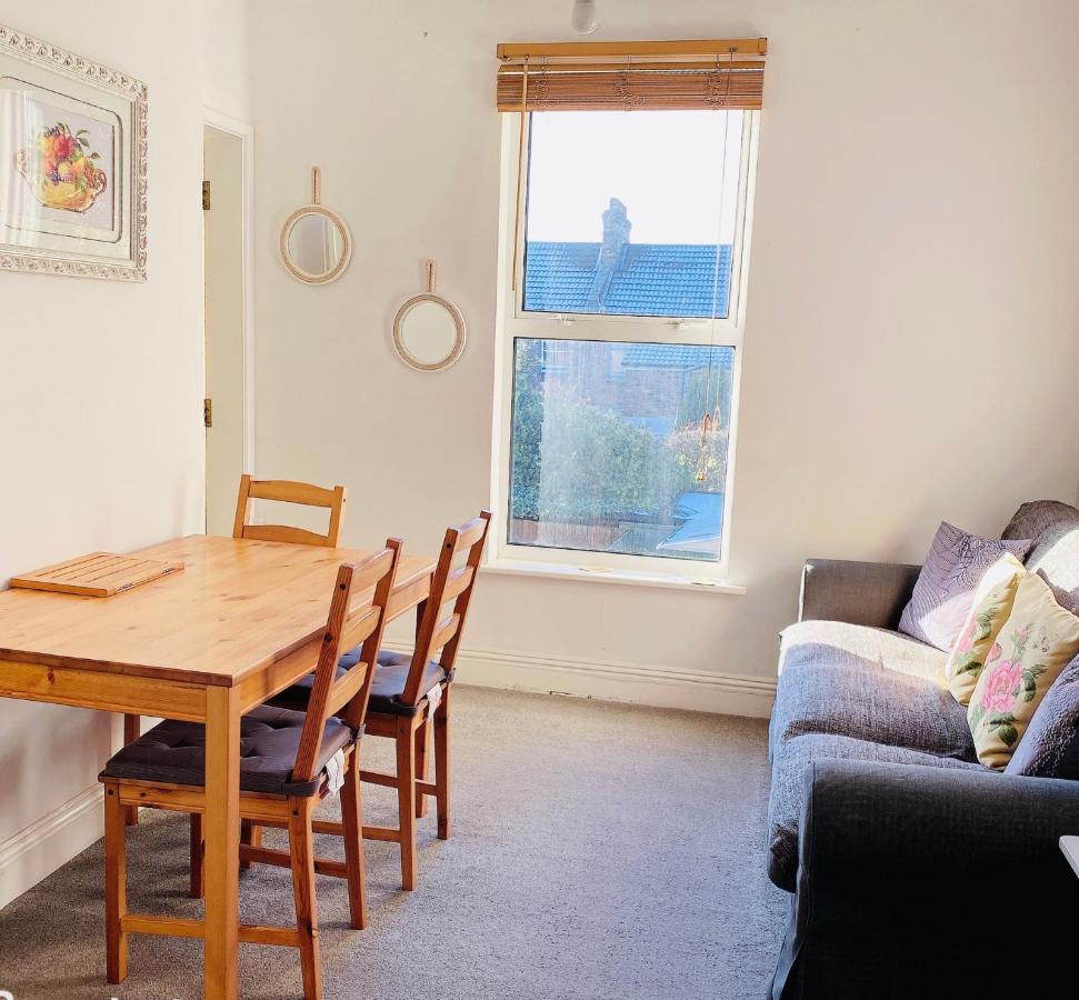 Charminster Homestay Bournemouth Esterno foto